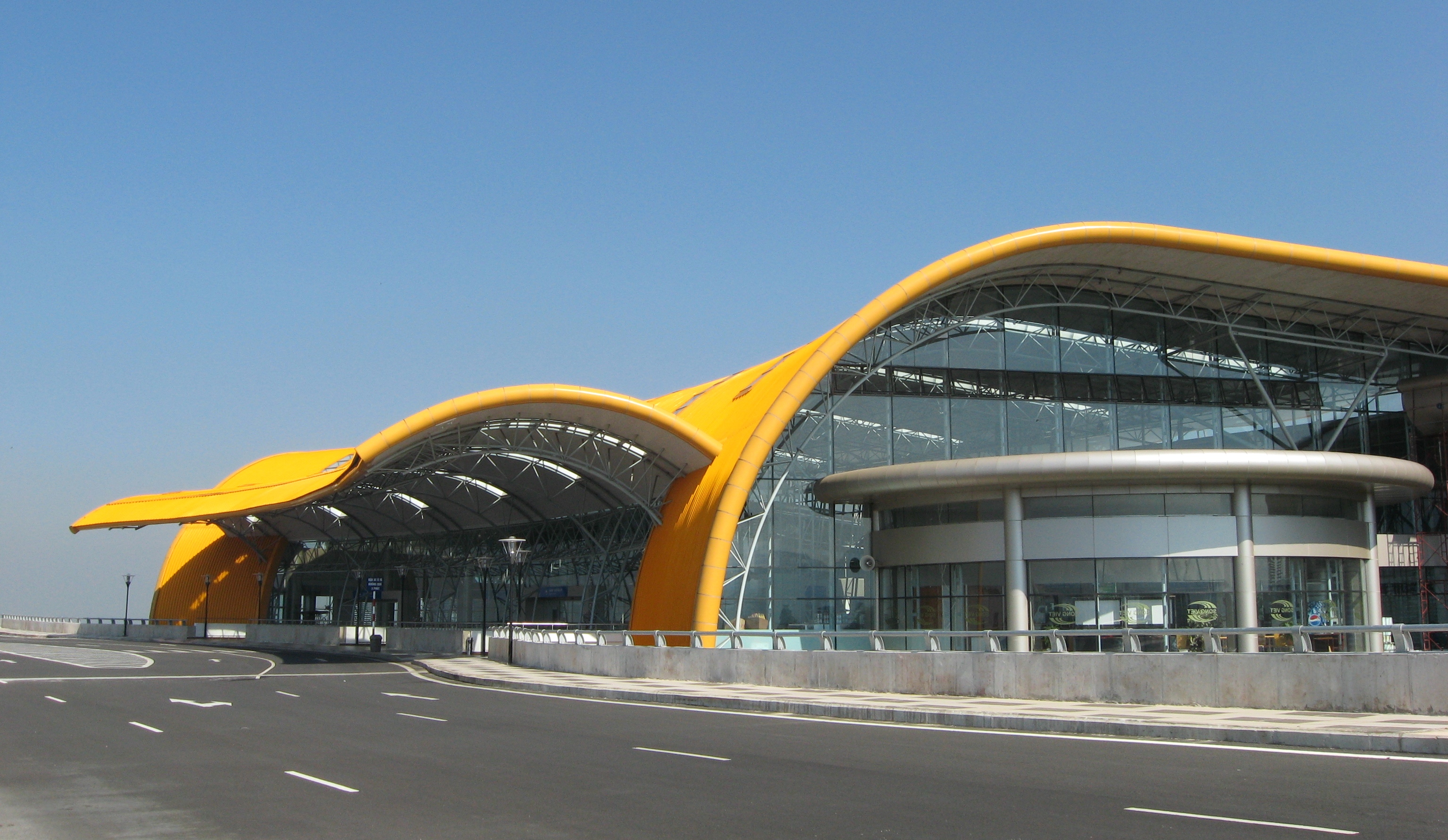 Lien Khuong Airport (DLI)